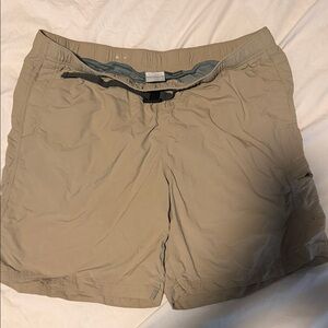 Men’s Columbia lined outdoor Tan Cargo Shorts size XXL
